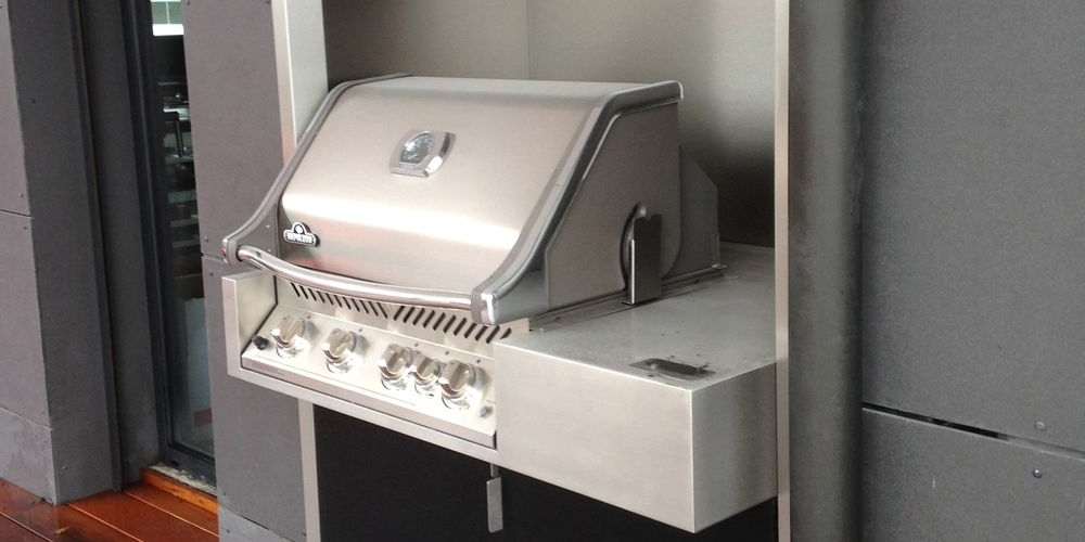 Mobilier design mtal integration_barbecue_meuble_inox_en_exterieur